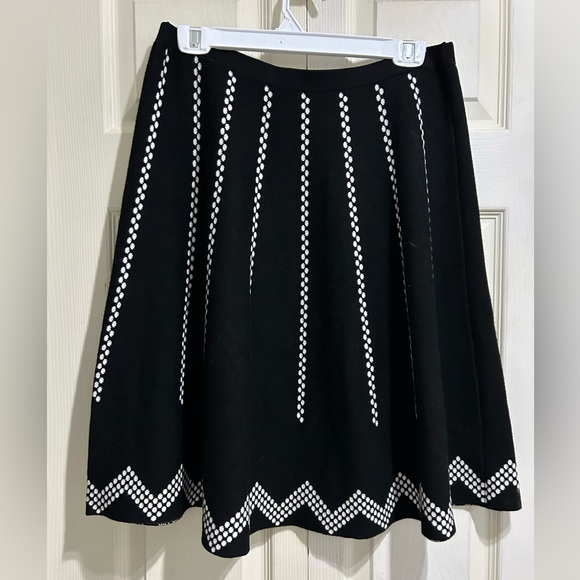 Spenser Black/White chevron knit skirt in Size Large - Picture 2 of 2